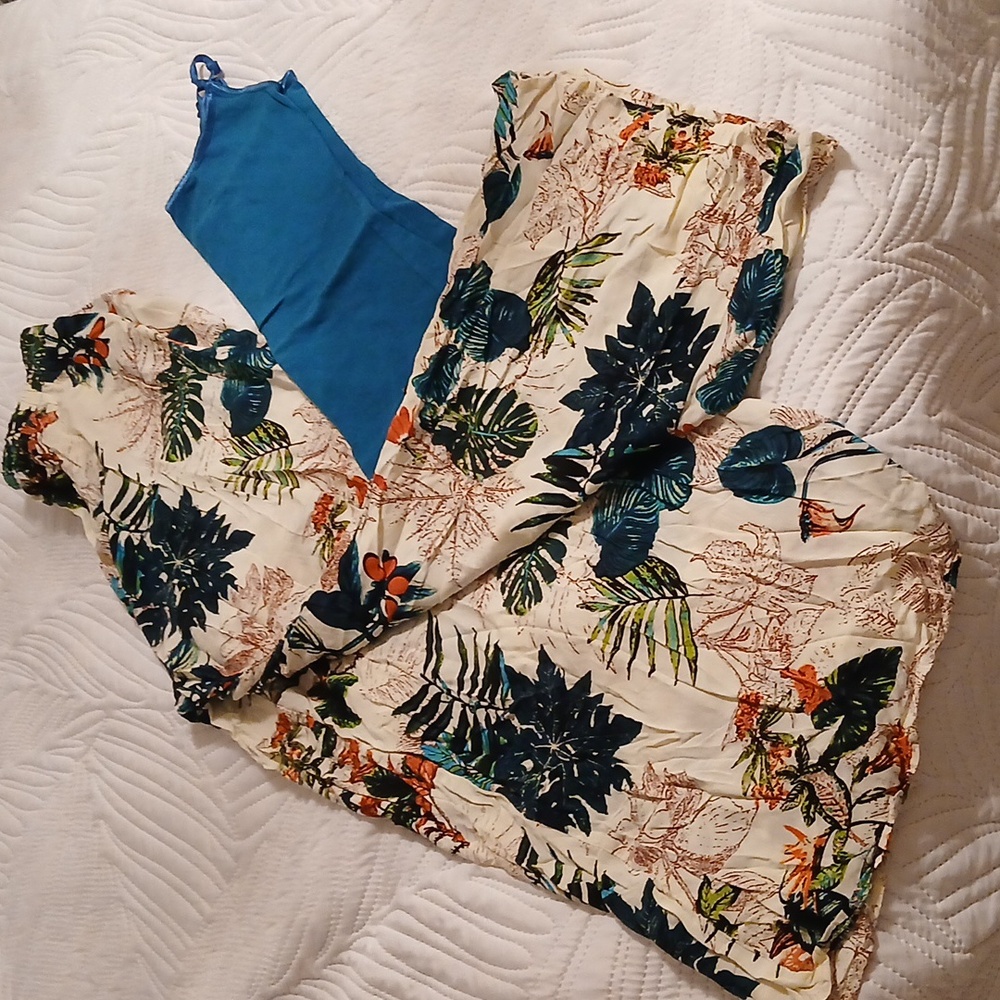 Loose pants with free tank top